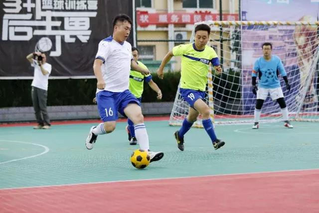 拜仁官方向巴黎道歉 球迷拉横幅未得到拜仁授权